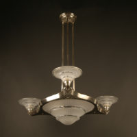 GRAND LUSTRE ART DÉCO DESVIGNES BRONZE NICKELÉ ET VERRE MOULÉ-PRESSÉ – Image 4