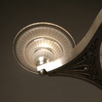 GRAND LUSTRE ART DÉCO DESVIGNES BRONZE NICKELÉ ET VERRE MOULÉ-PRESSÉ – Image 8