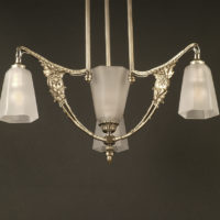 LUSTRE ART DÉCO BRONZE VIEIL ARGENT ET VERRE MOULÉ DÉPOLI BLANC – Image 2