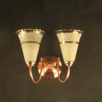 PAIRE D’APPLIQUES DOUBLES EN LAITON CUIVRÉ ET VERRE GRANITÉ DES ANNÉES 1940-1950 – Image 4