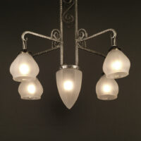 LUSTRE ART DÉCO FERRONNERIE D'ART ET VERRE MOULÉ DÉPOLI BLANC – Image 3
