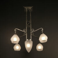 LUSTRE ART DÉCO FERRONNERIE D'ART ET VERRE MOULÉ DÉPOLI BLANC