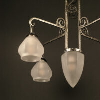 LUSTRE ART DÉCO FERRONNERIE D'ART ET VERRE MOULÉ DÉPOLI BLANC – Image 6