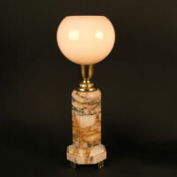 PAIRE DE LAMPES ART DÉCO MARBRE ROSE VEINÉ, BRONZE, LAITON ET VERRE MOULÉ OPALESCENT – Image 5