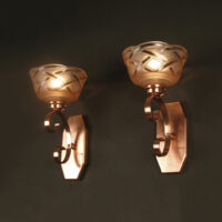DEGUÉ, PAIRE D'APPLIQUES ART DÉCO CUIVRE PLEIN ET VERRE MOULÉ-PRESSÉ – Image 5