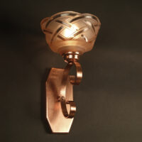 DEGUÉ, PAIRE D'APPLIQUES ART DÉCO CUIVRE PLEIN ET VERRE MOULÉ-PRESSÉ – Image 7