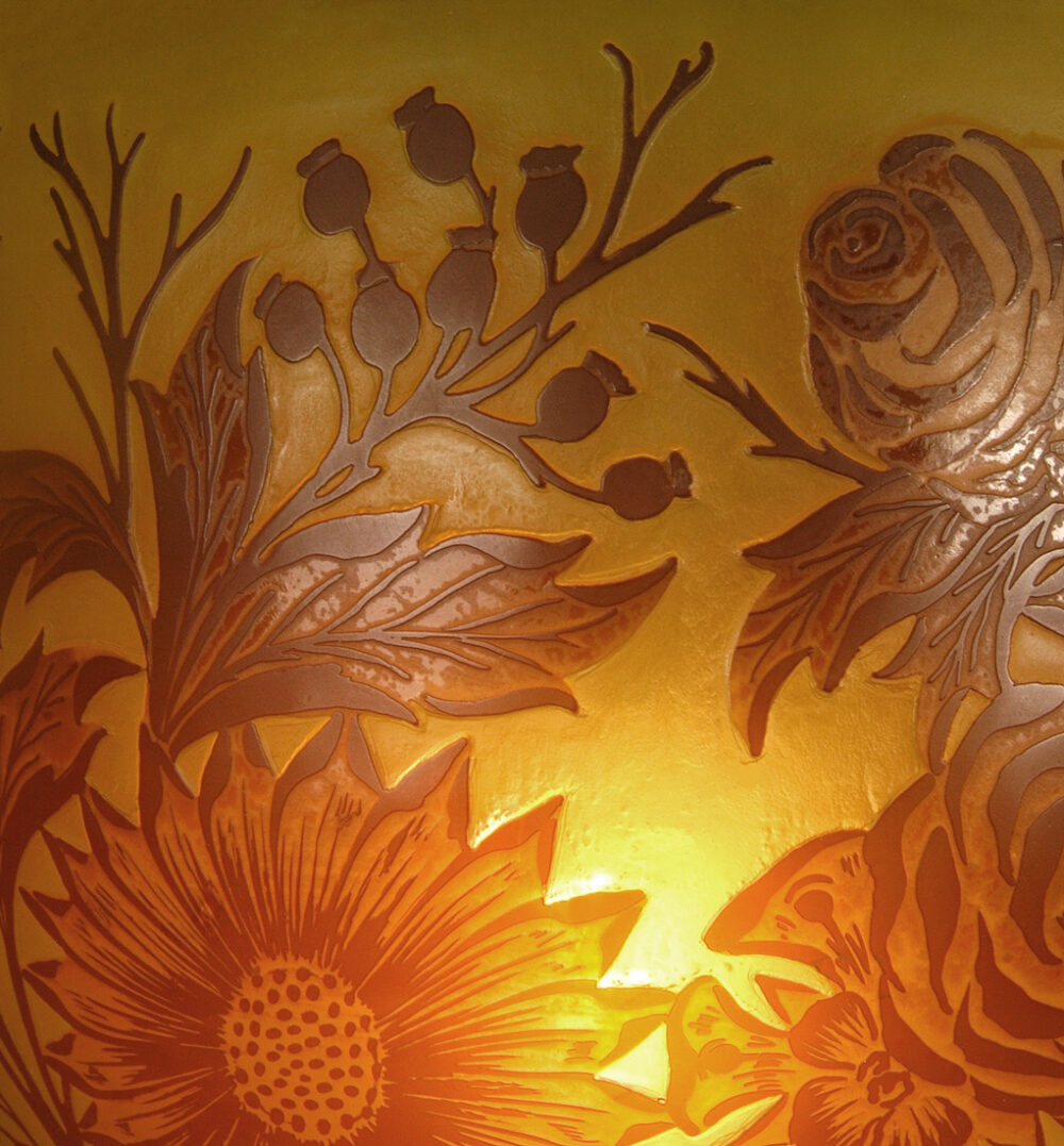 GRANDE APPLIQUE ART DÉCO BRONZE DORÉ ET PÂTE DE VERRE ÉMAILLÉ DÉCOR FLORAL – Image 9
