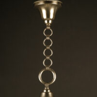 GRAND LUSTRE ART DÉCO EN LAITON EMBOUTI ARGENTÉ ET VERRE MOULÉ DÉPOLI BLANC – Image 12