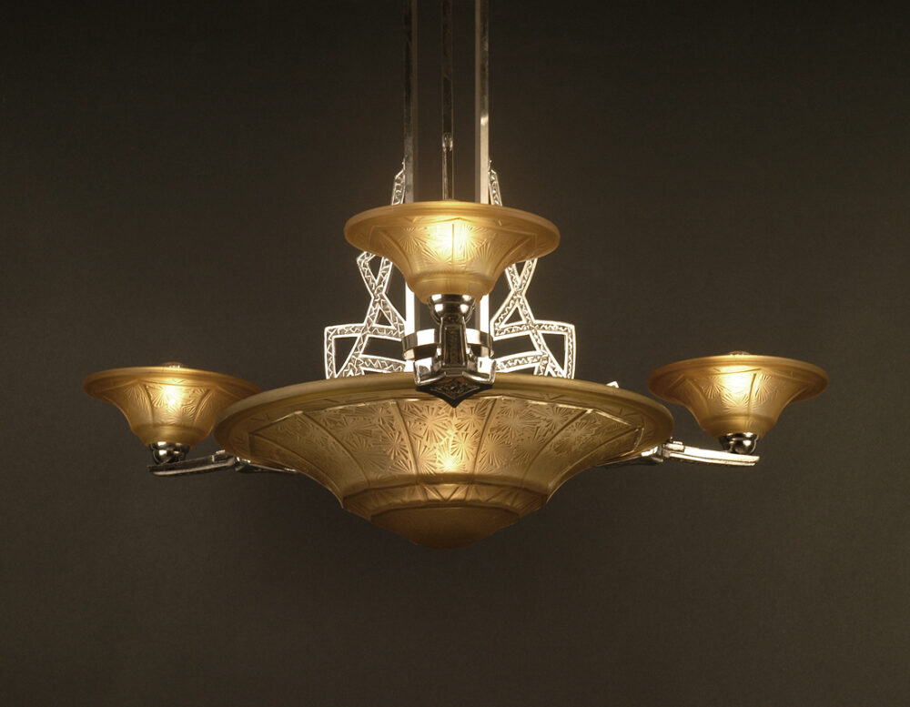 LUSTRE ART DÉCO MAURICE MODEL-CRISTALLERIE DE VERDUN BRONZE CHROMÉ ET VERRE MOULÉ-PRESSÉ – Image 2