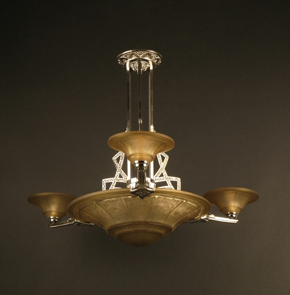 LUSTRE ART DÉCO MAURICE MODEL-CRISTALLERIE DE VERDUN BRONZE CHROMÉ ET VERRE MOULÉ-PRESSÉ – Image 3