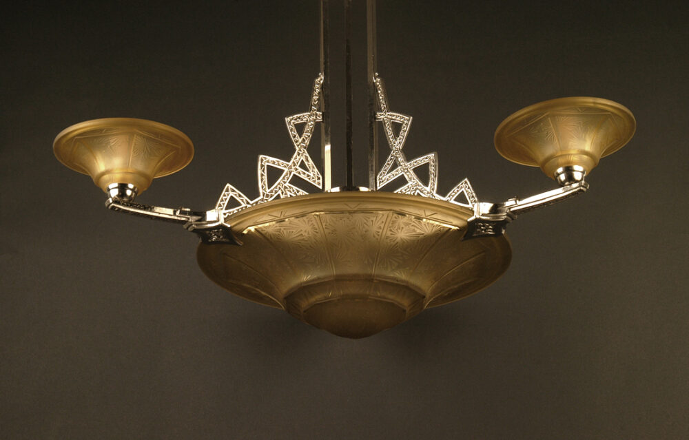 LUSTRE ART DÉCO MAURICE MODEL-CRISTALLERIE DE VERDUN BRONZE CHROMÉ ET VERRE MOULÉ-PRESSÉ – Image 4