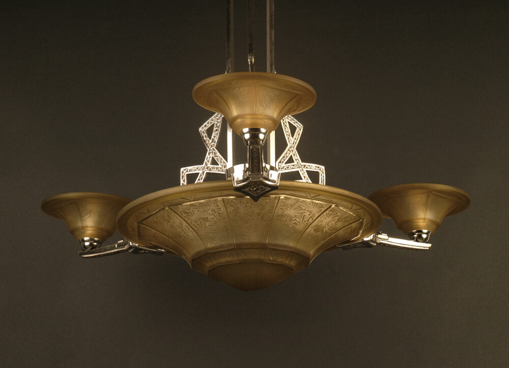 LUSTRE ART DÉCO MAURICE MODEL-CRISTALLERIE DE VERDUN BRONZE CHROMÉ ET VERRE MOULÉ-PRESSÉ – Image 9