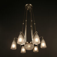 LUSTRE ART DÉCO LÉON HUGUE BRONZE ARGENTÉ ET VERRE MOULÉ-PRESSÉ DÉPOLI BLANC