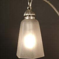 LUSTRE ART DÉCO LÉON HUGUE BRONZE ARGENTÉ ET VERRE MOULÉ-PRESSÉ DÉPOLI BLANC – Image 9