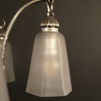 LUSTRE ART DÉCO LÉON HUGUE BRONZE ARGENTÉ ET VERRE MOULÉ-PRESSÉ DÉPOLI BLANC – Image 10