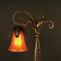 VICTOR ESPÉRANDIEU, GRANDE LAMPE FERRONNERIE D'ART ET PÂTE DE VERRE ROUGE TANGO – Image 8