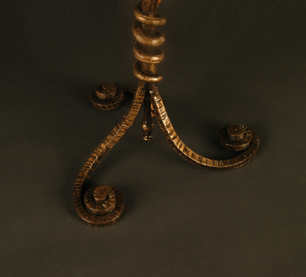 VICTOR ESPÉRANDIEU, GRANDE LAMPE FERRONNERIE D'ART ET PÂTE DE VERRE ROUGE TANGO – Image 10