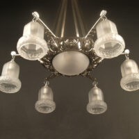 LUSTRE ART DÉCO LÉON BONVOISIN BRONZE ARGETÉ ET VERRE MOULÉ-PRESSÉ – Image 4