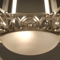LUSTRE ART DÉCO LÉON BONVOISIN BRONZE ARGETÉ ET VERRE MOULÉ-PRESSÉ – Image 9