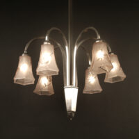 LUSTRE ART DÉCO CHARLES BOULANGER-DEGUÉ BRONZE ARGENTÉ ET VERRE MOULÉ-PRESSÉ – Image 2