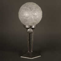 MAYNADIER : LAMPE DE TABLE FERRONNERIE D'ART ET VERRE MOULÉ-PRESSÉ BLANC – Image 2