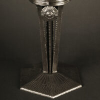 MAYNADIER : LAMPE DE TABLE FERRONNERIE D'ART ET VERRE MOULÉ-PRESSÉ BLANC – Image 5