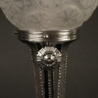 MAYNADIER : LAMPE DE TABLE FERRONNERIE D'ART ET VERRE MOULÉ-PRESSÉ BLANC – Image 6