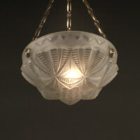 SUSPENSION ART DÉCO LAITON VIEIL ARGENT ET VERRE MOULÉ-PRESSÉ DÉPOLI BLANC – Image 2