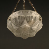 SUSPENSION ART DÉCO LAITON VIEIL ARGENT ET VERRE MOULÉ-PRESSÉ DÉPOLI BLANC – Image 4