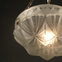 SUSPENSION ART DÉCO LAITON VIEIL ARGENT ET VERRE MOULÉ-PRESSÉ DÉPOLI BLANC – Image 9