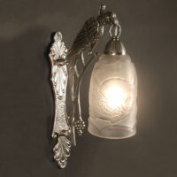 GRANDE APPLIQUE ART DÉCO PERRUCHE EN BRONZE ARGENTÉ ET VERRE MOULÉ-PRESSÉ – Image 2