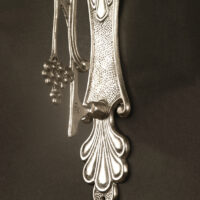 GRANDE APPLIQUE ART DÉCO PERRUCHE EN BRONZE ARGENTÉ ET VERRE MOULÉ-PRESSÉ – Image 9