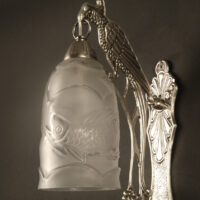 GRANDE APPLIQUE ART DÉCO PERRUCHE EN BRONZE ARGENTÉ ET VERRE MOULÉ-PRESSÉ – Image 10