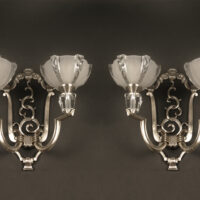 PAIRE D'APPLIQUES DOUBLE FEUX ART DECO BRONZE ARGENTÉ ET VERRE MOULÉ-PRESSÉ ETS. GAUTHIER – Image 2