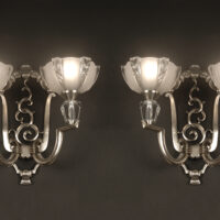 PAIRE D'APPLIQUES DOUBLE FEUX ART DECO BRONZE ARGENTÉ ET VERRE MOULÉ-PRESSÉ ETS. GAUTHIER
