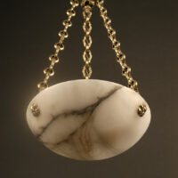 LUCIEN ALLIOT : PAIRE DE SUSPENSIONS BRONZE ET ALBÂTRE BLANC VEINÉ GRIS – Image 10
