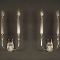 PAIRE D'APPLIQUES ART DECO DOUBLE FLAMME BRONZE ET LAITON ARGENTÉ FIN ANNÉES 1930 – Image 2