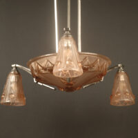 ALPHONSE RICHARD/ETS JEAN GAUTHIER: LUSTRE ART DÉCO BRONZE ARGENTÉ ET VERRE MOULÉ-PRESSÉ – Image 2