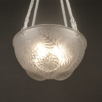 RENÉ LALIQUE : SUSPENSION-VASQUE ART DÉCO "DAHLIAS" 1921, VERRE MOULÉ-PRESSÉ – Image 2