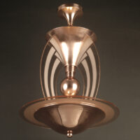 PETITOT/SAINT-GOBAIN : LUSTRE-SUSPENSION ART DÉCO EN BRONZE CUIVRÉ ET GLACE DÉPOLIE