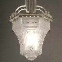 MAYNADIER/MULLER : LANTERNE SUSPENSION ART DÉCO BRONZE ARGENTÉ ET VERRE MOULÉ-PRESSÉ – Image 7