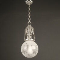 ETS. CHARLES BOULANGER : SUSPENSION GLOBE ART DÉCO BRONZE ARGENTÉ ET VERRE GRAVÉ