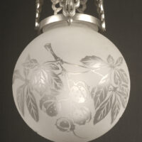 ETS. CHARLES BOULANGER : SUSPENSION GLOBE ART DÉCO BRONZE ARGENTÉ ET VERRE GRAVÉ – Image 7