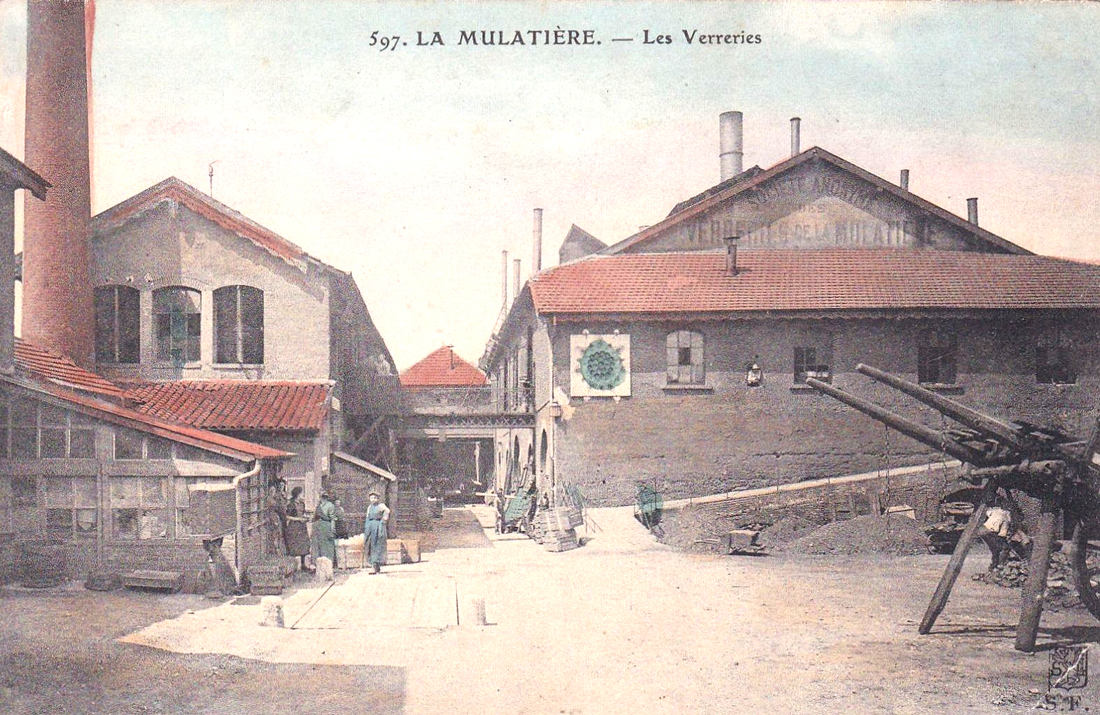 MULATY : LAMPE ART DÉCO EN FERRONNERIE D'ART AVEC DÔME EN PÂTE DE VERRE BLANC ET BLEU – Image 11