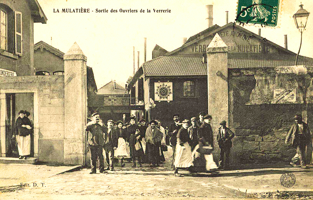 MULATY : LAMPE ART DÉCO EN FERRONNERIE D'ART AVEC DÔME EN PÂTE DE VERRE BLANC ET BLEU – Image 10