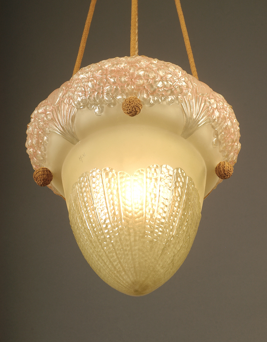 HETTIER & VINCENT/MULLER FRÈRES : SUSPENSION ART DÉCO "HORTENSIAS" BRONZE ET VERRE MOULÉ-PRESSÉ – Image 2