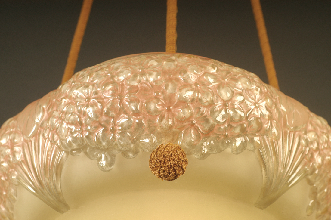 HETTIER & VINCENT/MULLER FRÈRES : SUSPENSION ART DÉCO "HORTENSIAS" BRONZE ET VERRE MOULÉ-PRESSÉ – Image 8