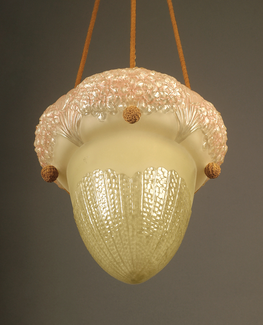 HETTIER & VINCENT/MULLER FRÈRES : SUSPENSION ART DÉCO "HORTENSIAS" BRONZE ET VERRE MOULÉ-PRESSÉ – Image 9