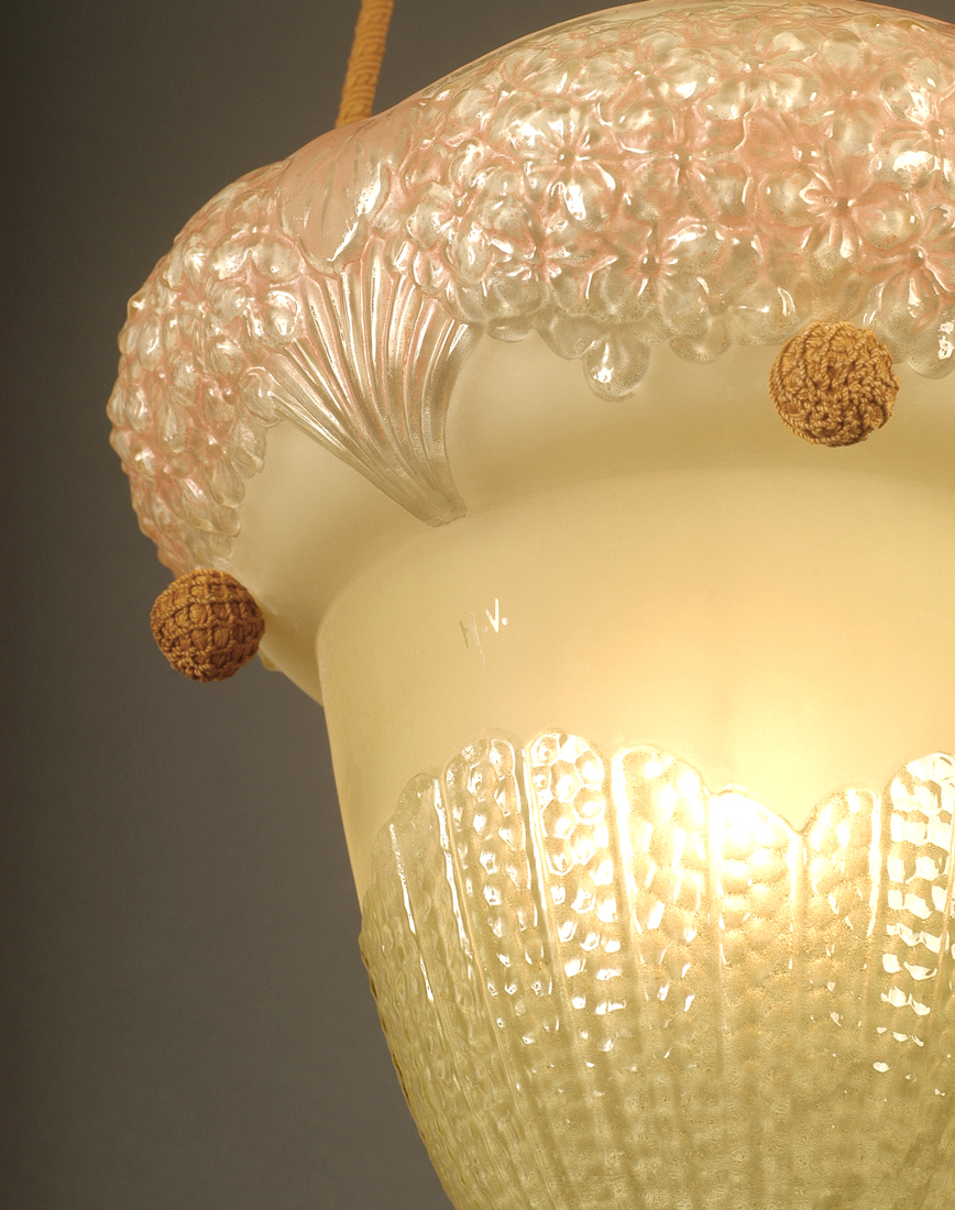 HETTIER & VINCENT/MULLER FRÈRES : SUSPENSION ART DÉCO "HORTENSIAS" BRONZE ET VERRE MOULÉ-PRESSÉ – Image 10