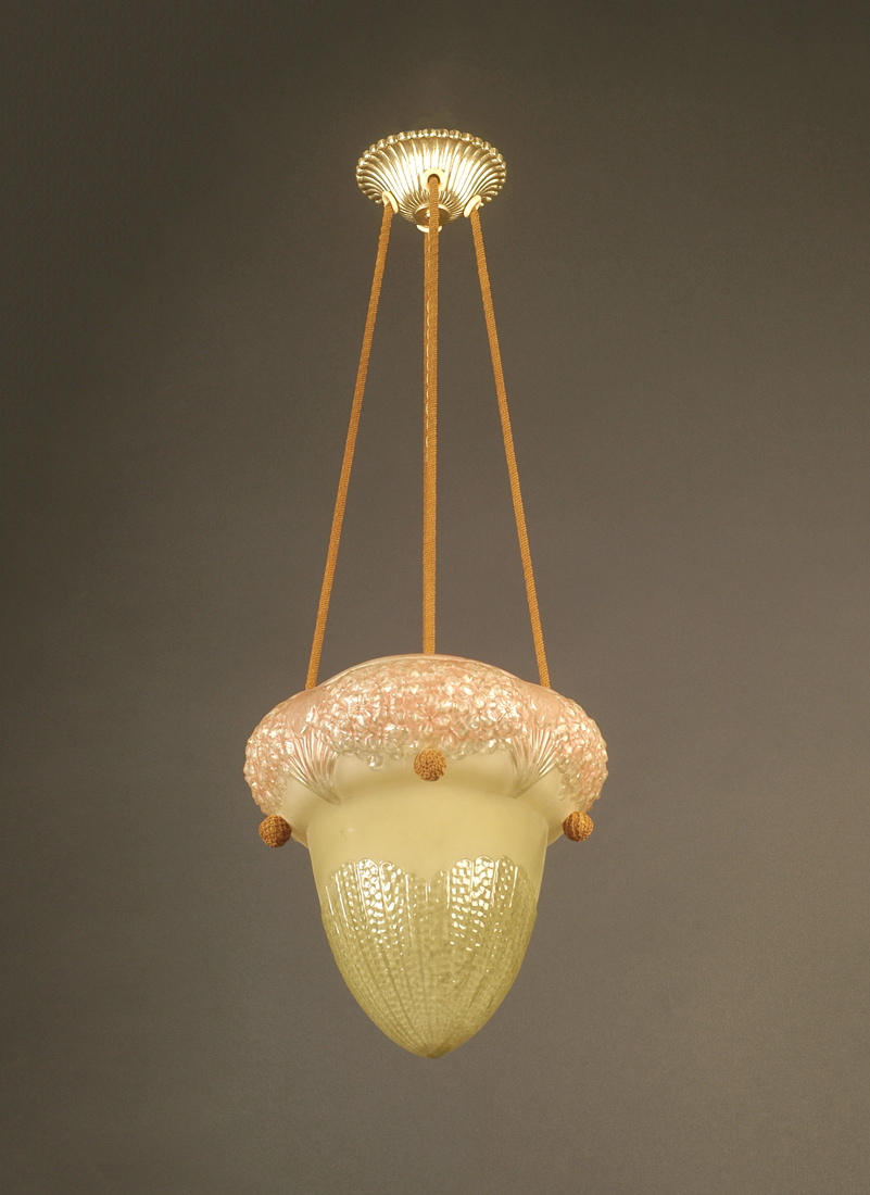 HETTIER & VINCENT/MULLER FRÈRES : SUSPENSION ART DÉCO "HORTENSIAS" BRONZE ET VERRE MOULÉ-PRESSÉ